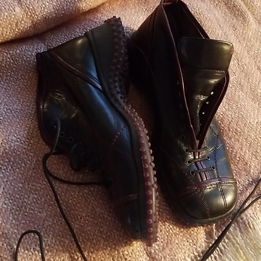 Shoes - Picture 3 of 4